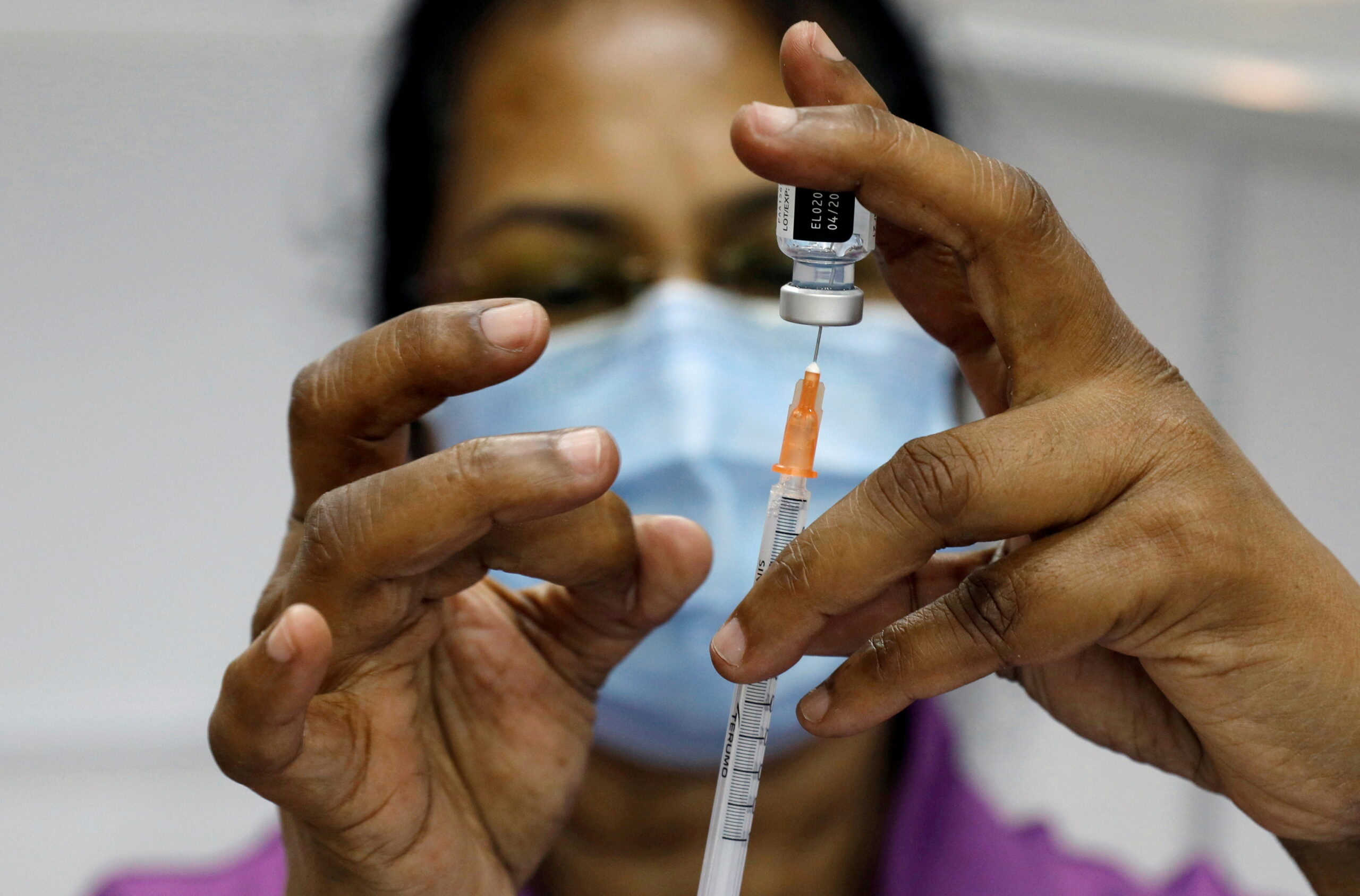 ชาวสิงคโปร์ ฉีดวัคซีนครบโดสแล้ว 80% – ต่างประเทศ