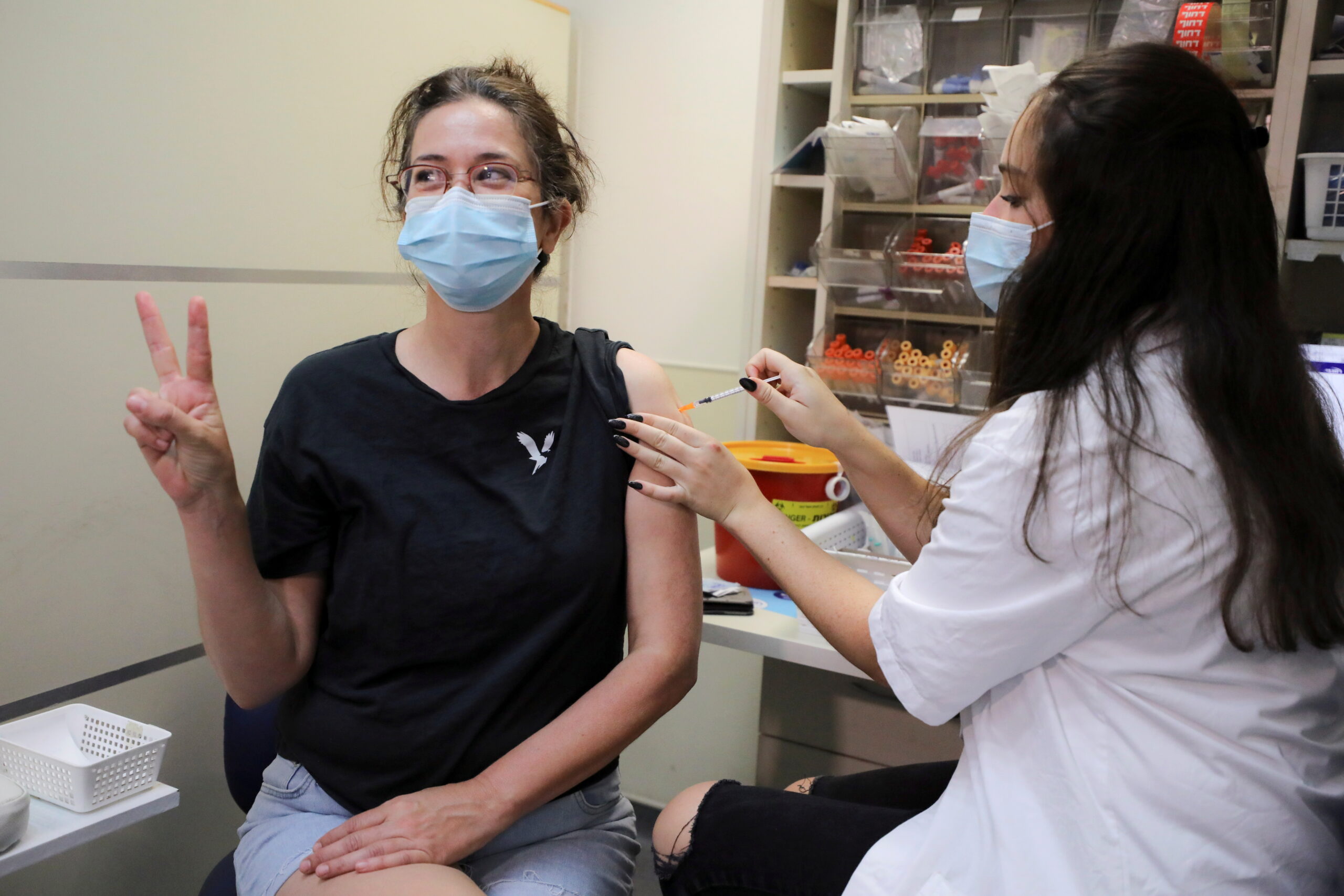 วัคซีนเข็ม 3 ได้ผล! “อิสราเอล” เผยยอดผู้ติดเชื้อลดลง – ต่างประเทศ