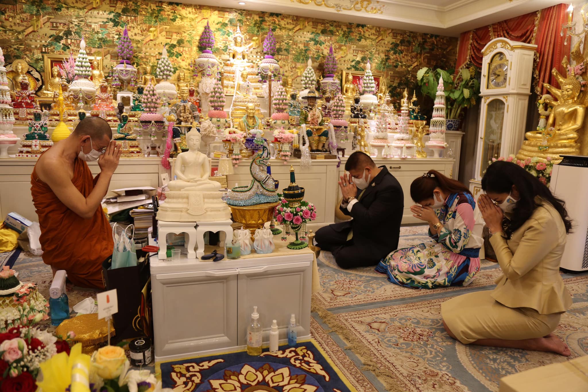 ธรรมนัส-จุ๊บจิ๊บ-นฤมล กราบเจ้าคุณมีชัย ไหว้พระทองคำ-พระเจ้าตากสิน