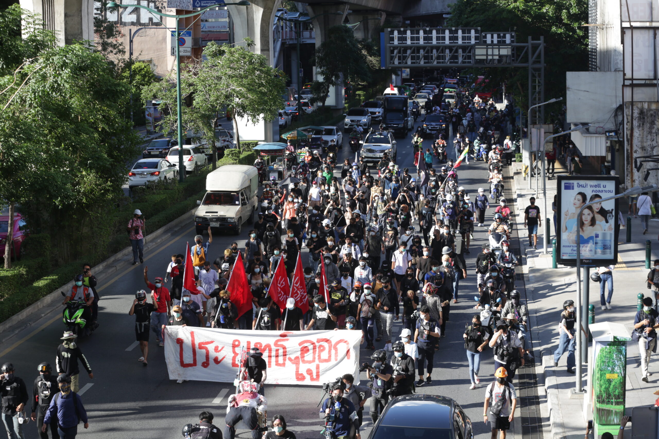 ทะลุฟ้านัด #ม็อบ17สิงหา แยกราชประสงค์ “ปาสีไม่ปาขวด”