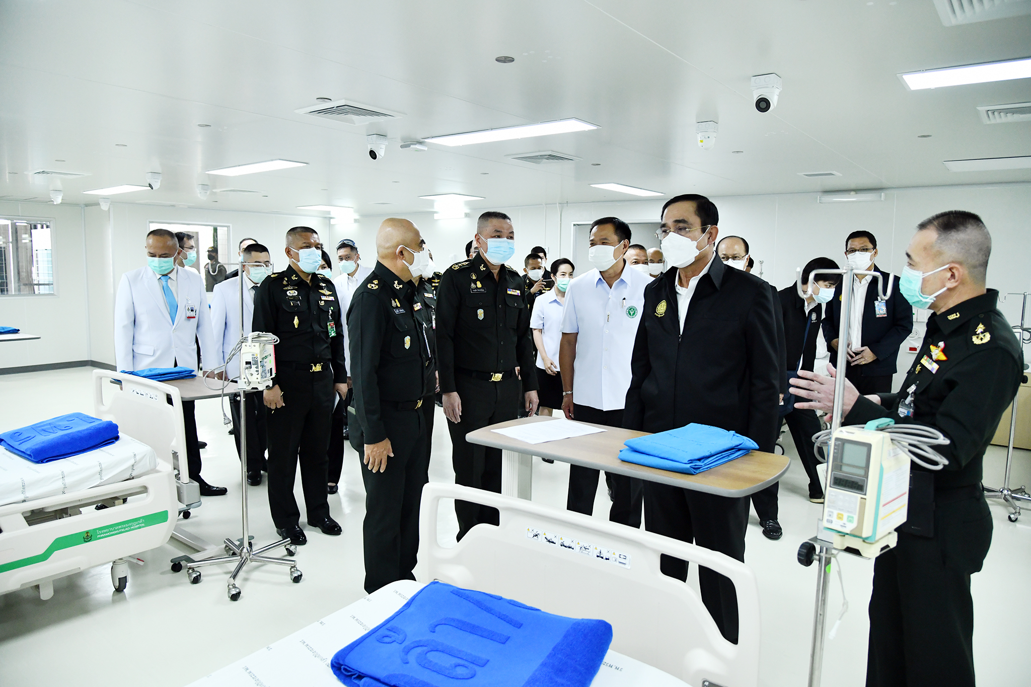 “ประยุทธ์” เดินสายออกงาน ตรวจเยี่ยมหอผู้ป่วยโควิด
