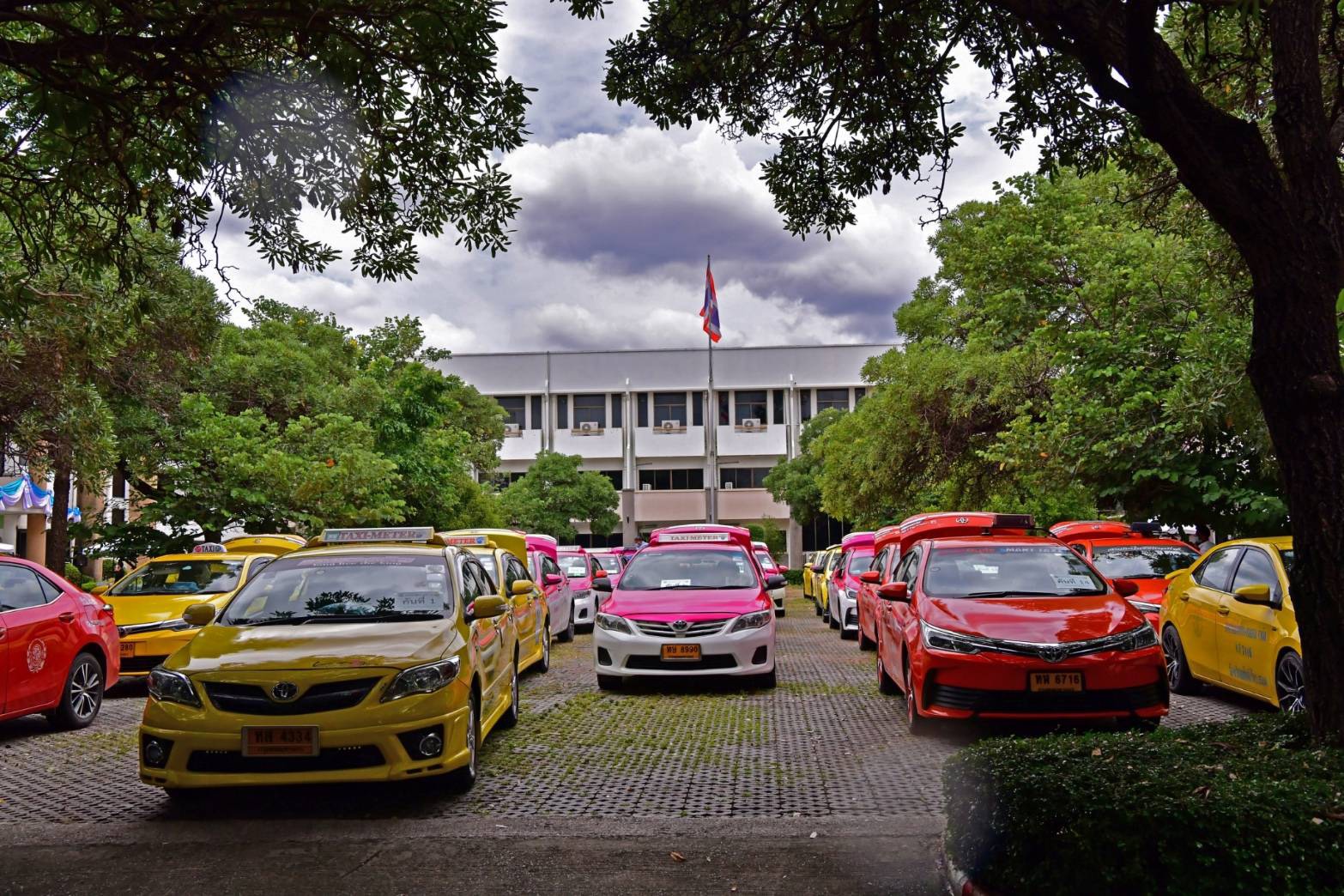 “มนัญญา” หนุนสมาชิกสหกรณ์แท็กซี่เข้า ม.40 ชดเชย 5,000 บาท