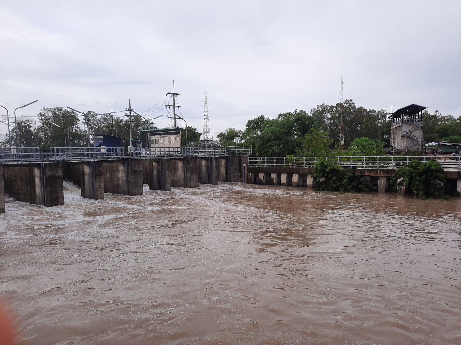 กรมชลประทาน เกาะติดสถานการณ์ฝนตกหนักทั่วประเทศ  