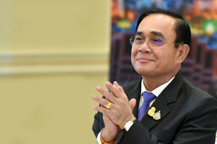 ประยุทธ์ ปรบมือ ประยุทธ์