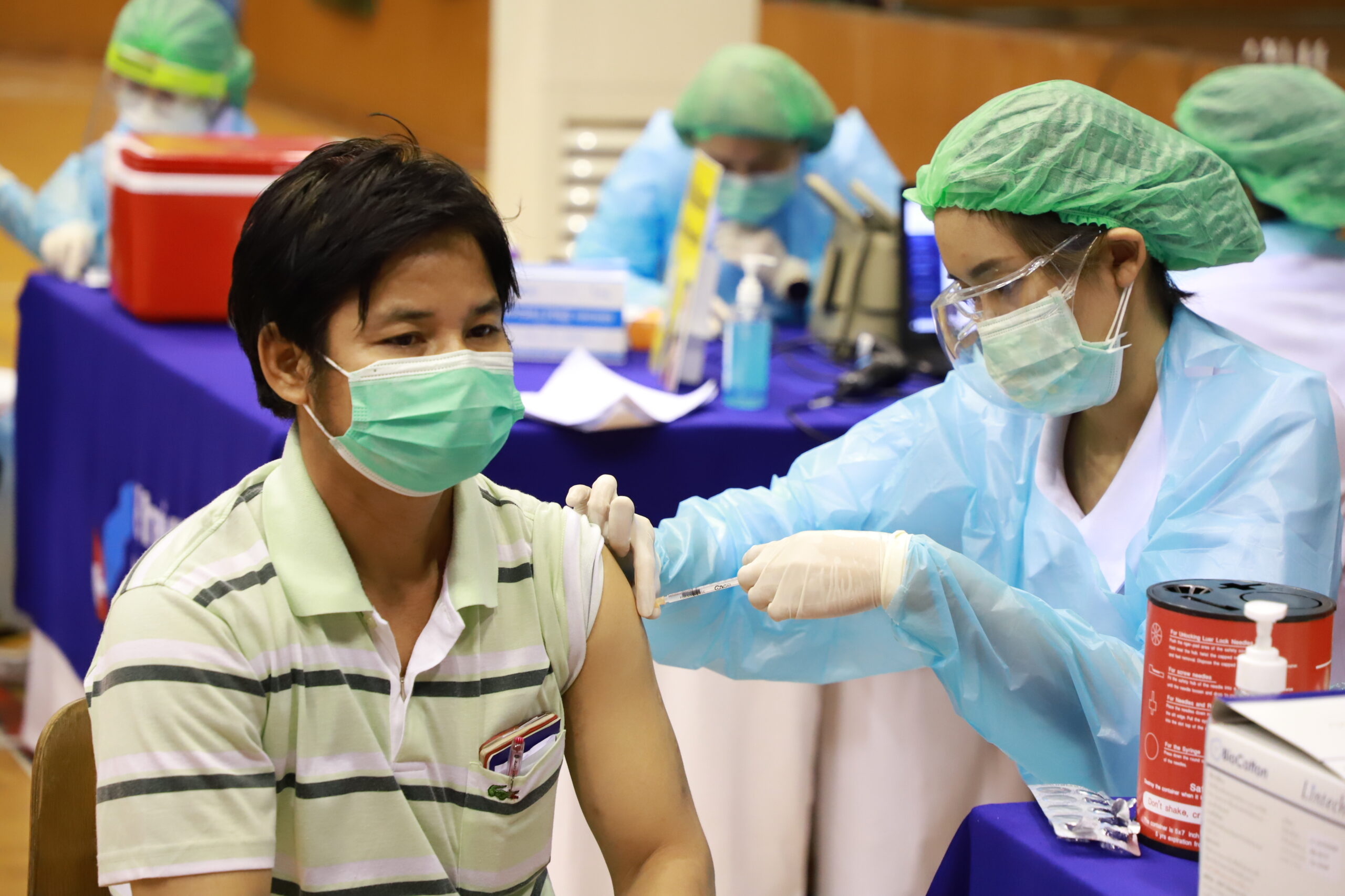เปิดแล้ว ศูนย์ฉีดวัคซีนสนามไทย-ญี่ปุ่น รองรับแรงงานแคมป์วันละ 2 พันคน – สังคม