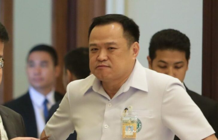 นายอนุทิน ชาญวีรกูล รองนายกรัฐมนตรีและรัฐมนตรีว่าากระทรวงสาธารณสุข ในฐานะหัวหน้าพรรคภูมิใจไทย (ภท.) นายอนุทิน ชาญวีรกูล รองนายกรัฐมนตรีและรัฐมนตรีว่าากระทรวงสาธารณสุข ในฐานะหัวหน้าพรรคภูมิใจไทย (ภท.)