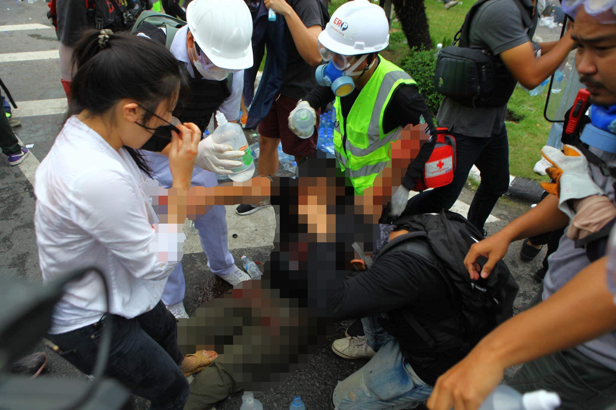 ม็อบ13สิงหา : “ลูกนัท” ถูกยิงแก๊สน้ำตา บาดเจ็บเลือดอาบหน้า