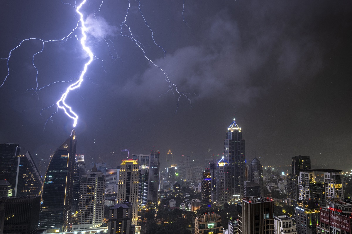 ประกาศเตือน 25 จังหวัด รวมกทม. อากาศแปรปรวน มีพายุฝนฟ้าคะนอง