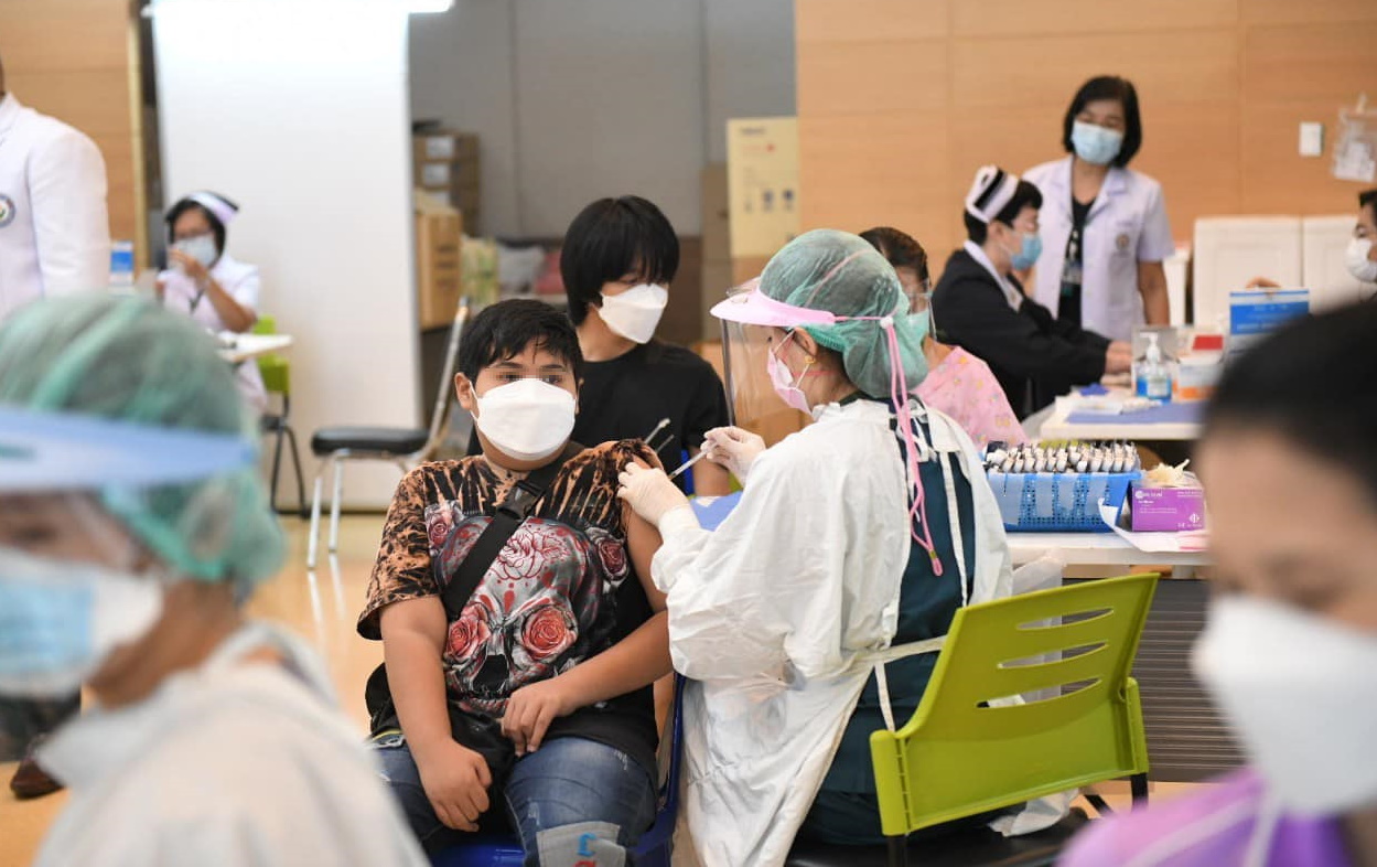 ศบค.พบผู้ติดเชื้อโควิดวันนี้ (26 ก.ย.) เพิ่ม 12,353 ราย เสียชีวิต 125 คน