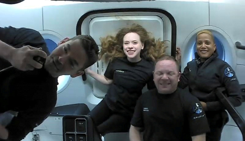 นักบินอวกาศมือสมัครเล่น 4 คน นำยาน SpaceX กลับสู่โลกได้สำเร็จ