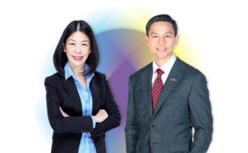 ชนิกานต์ โปรณานันท์ รองกรรมการผู้จัดการ Marketing & Operation Lead บริษัท ไมโครซอฟท์ (ประเทศไทย) จำกัด (ซ้าย) ณัฐวุฒิ อมรวิวัฒน์ กรรมการผู้จัดการใหญ่ (ร่วม)-ดิจิทัล บริษัท ทรู คอร์ปอเรชั่น จำกัด (มหาชน) (ขวา)