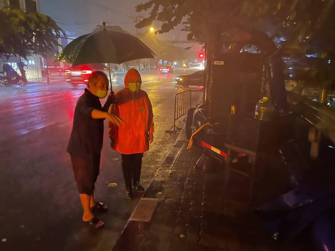 กรมอุตุฯเตือนอิทธิพลจากร่องมรสุม แทบทุกภาค รวมกทม. ฝนยังตกหนัก