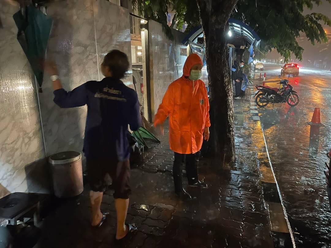 กรมอุตุฯชี้ 2 ปัจจัยใหญ่ เตือน 57 จังหวัด รวมกทม. ฝนยังตกหนัก