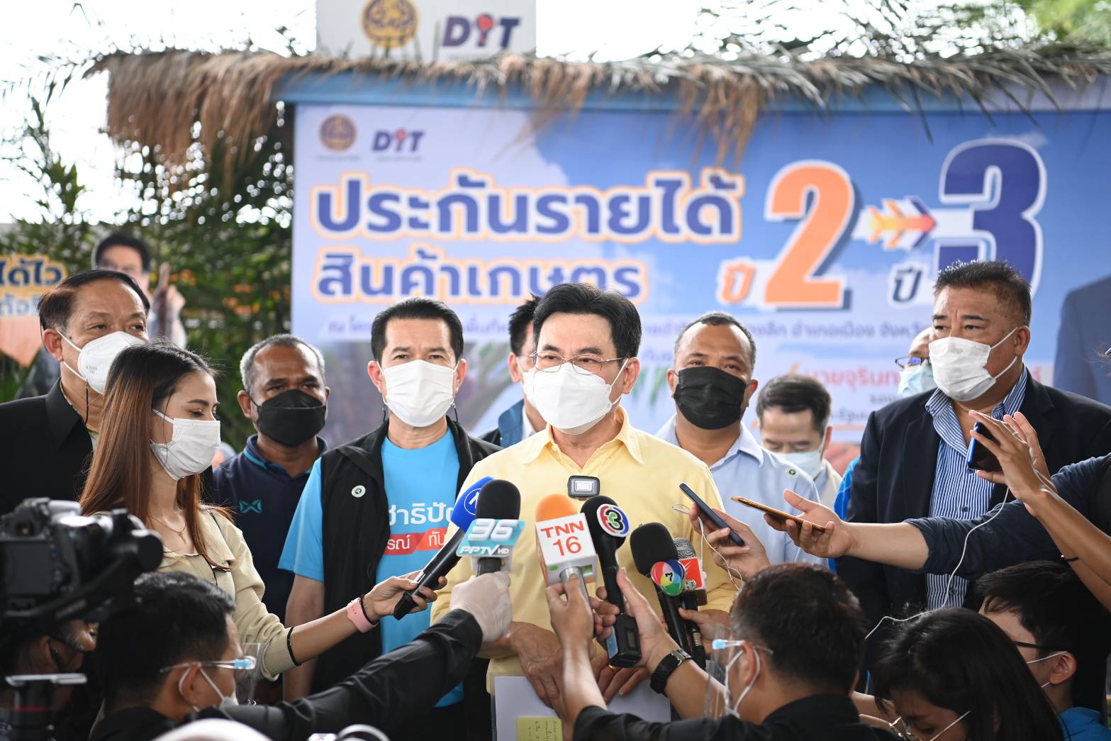 จุรินทร์ แจกโฉนดเกษตรกร ลั่นเลือกตั้งครั้งหน้ากวาด ส.ส. ชุมพร ครบ 3 เขต