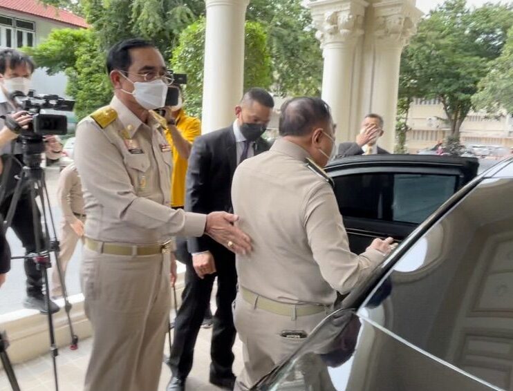 โฆษกรัฐบาลปัด “ประวิตร” วัดกำลัง “ประยุทธ์” แจง แบ่งงานกันทำ-รักกันดี