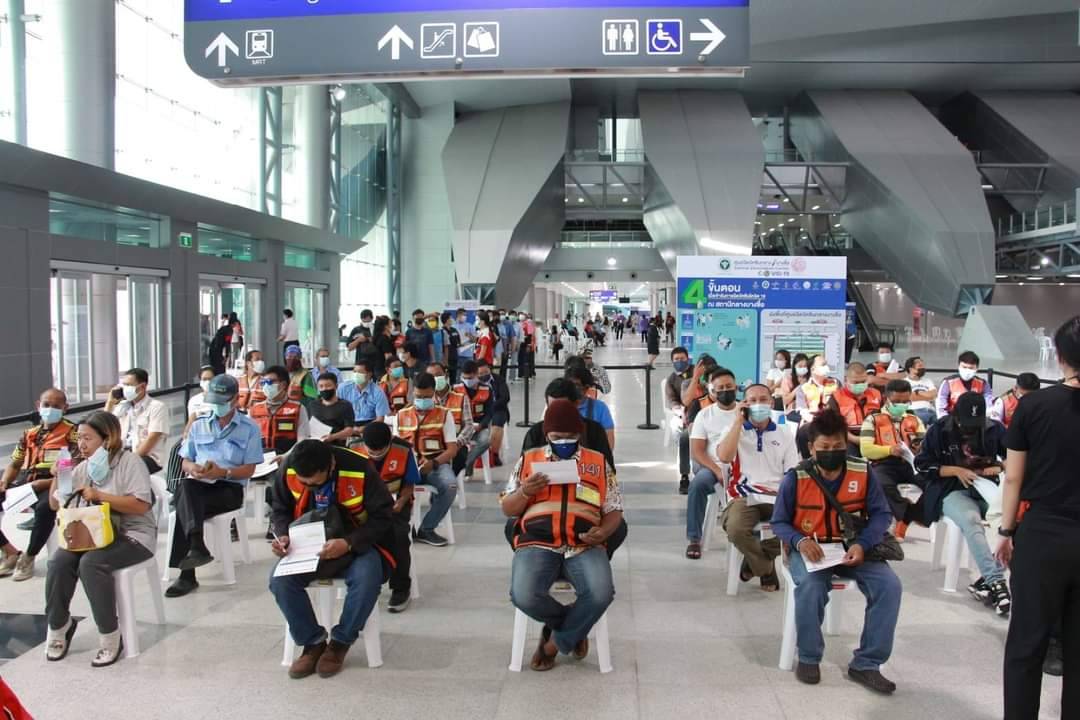 ขนส่งเคาะ “คนขับรถ-พนง.รถสาธารณะ” ฉีดเข็ม 3 ที่สถานีกลางบางซื่อ