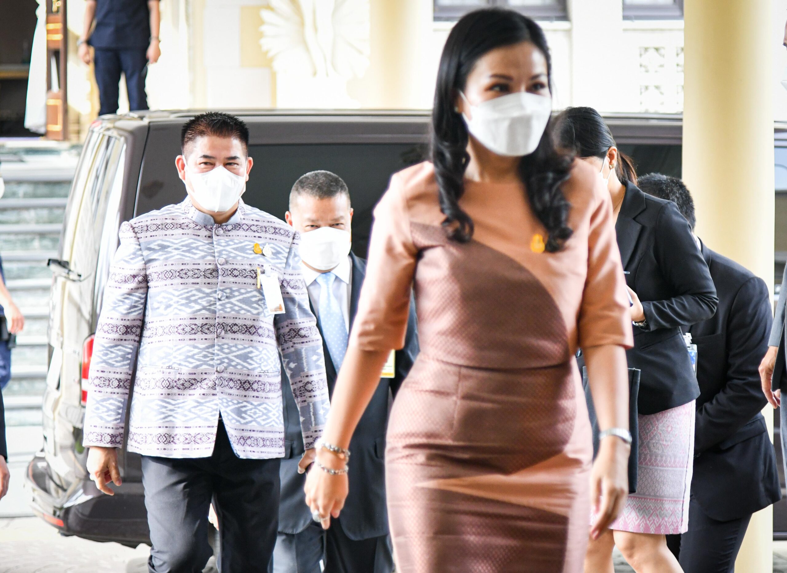 “ประวิตร” กล่อม “ธรรมนัส-นฤมล” อยู่ พปชร.ต่อ หลังดอดพบ ขอให้ขับพ้นพรรค