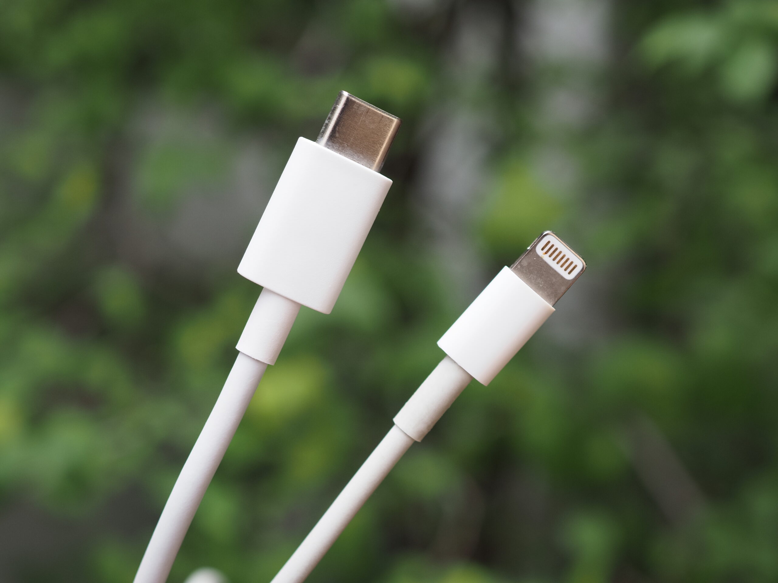 แอปเปิลงัดข้อ EU ค้านกฎหมายบังคับใช้สายชาร์จ USB-C 