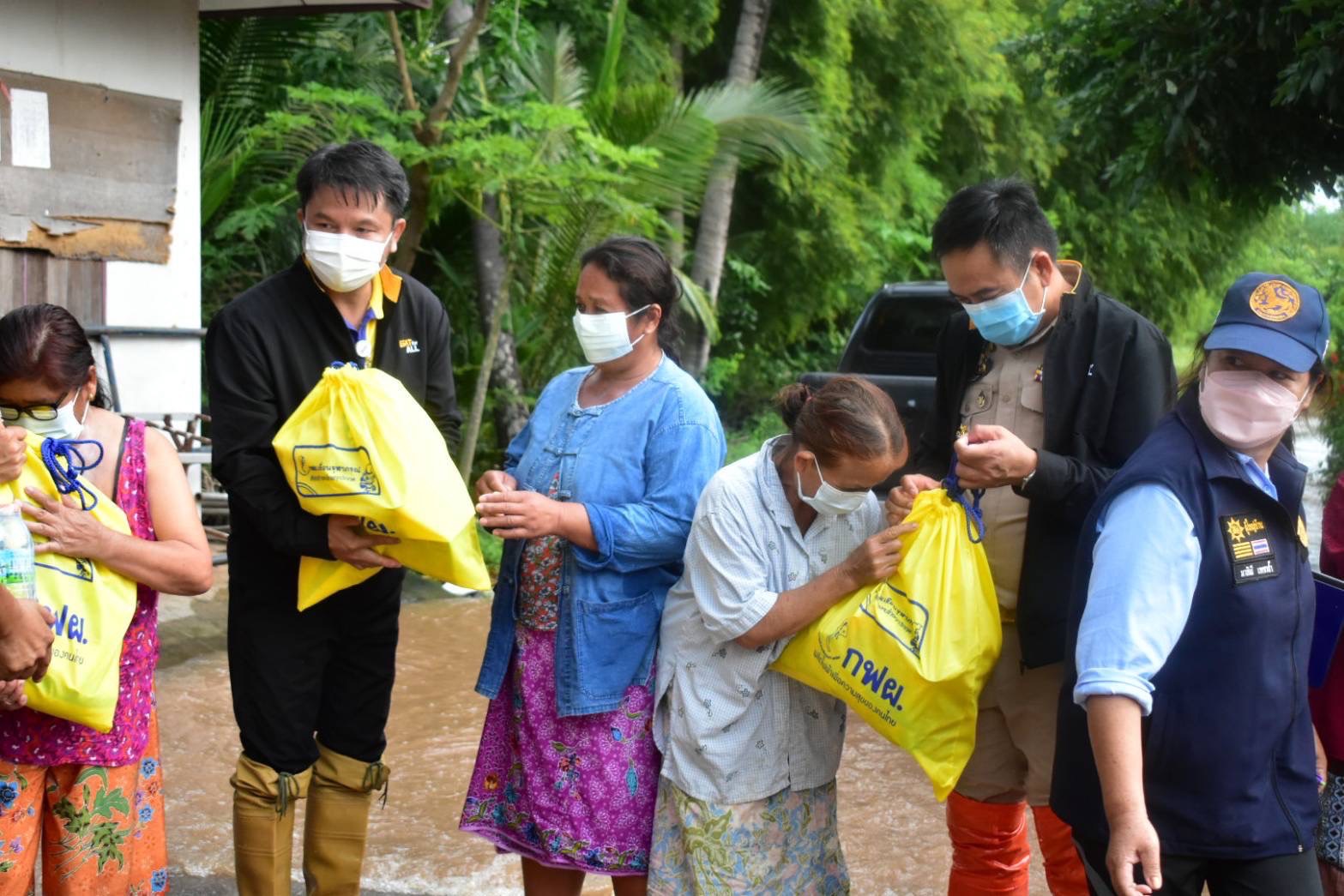 กฟผ.ช่วยเหลือผู้ประสบอุทกภัยจาก “เตี้ยนหมู่” พร้อมดูแลระบบไฟฟ้า
