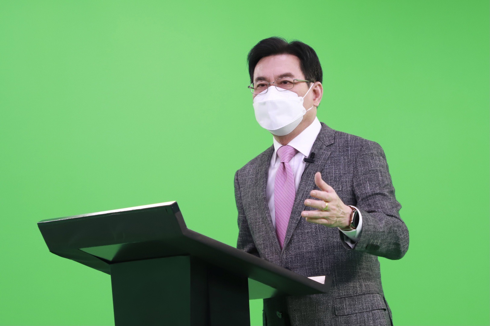 จุรินทร์ ลุยโครงการ “จับคู่กู้เงิน คลายทุกข์ SMEs”