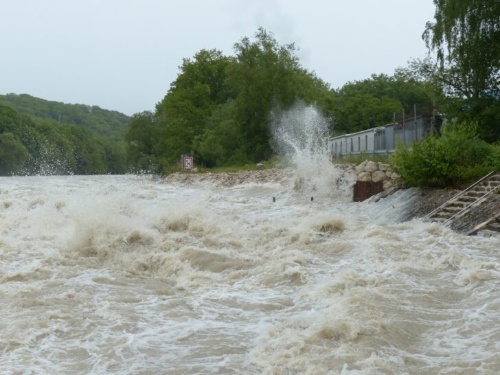 flood-123203_1920-728x546