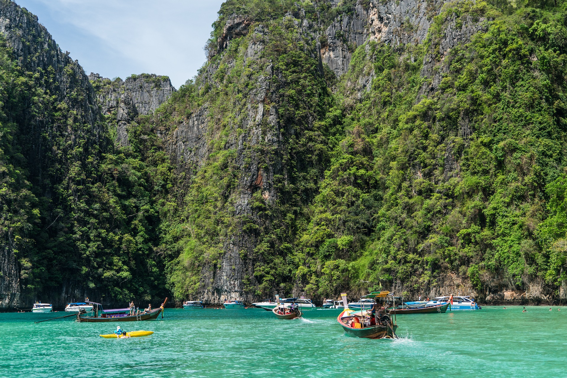 กระบี่ปิดสถานที่เสี่ยง 3 แห่ง ปิดการเข้า-ออก 1 แห่ง