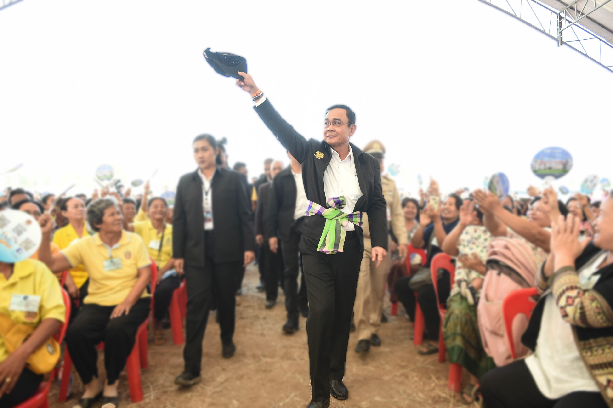 PMOC ย้ำอีกครั้ง “ประยุทธ์” จะดูแลคนทั้งประเทศ ลงทุกพื้นที่ ไม่ว่าพื้นที่ของใคร