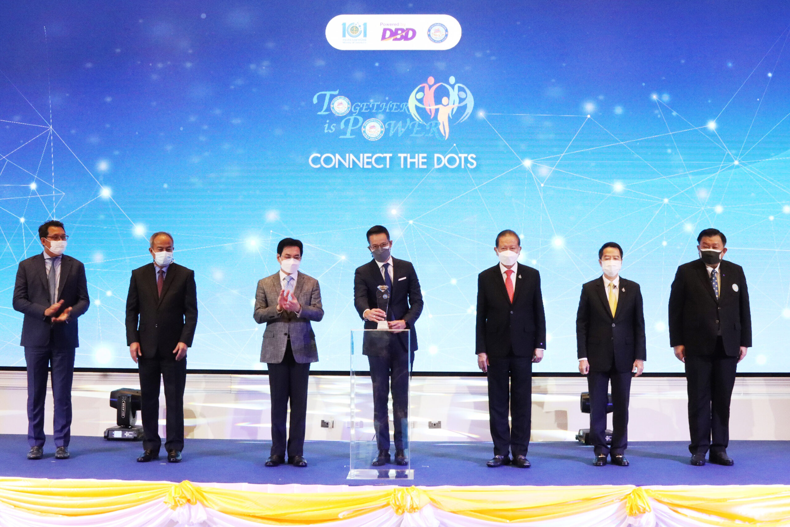 สาระ ลำซ่ำ ปลื้ม ส.ประกันชีวิตไทย คว้ารางวัลสมาคมการค้ายอดเยี่ยม สมัยที่ 5