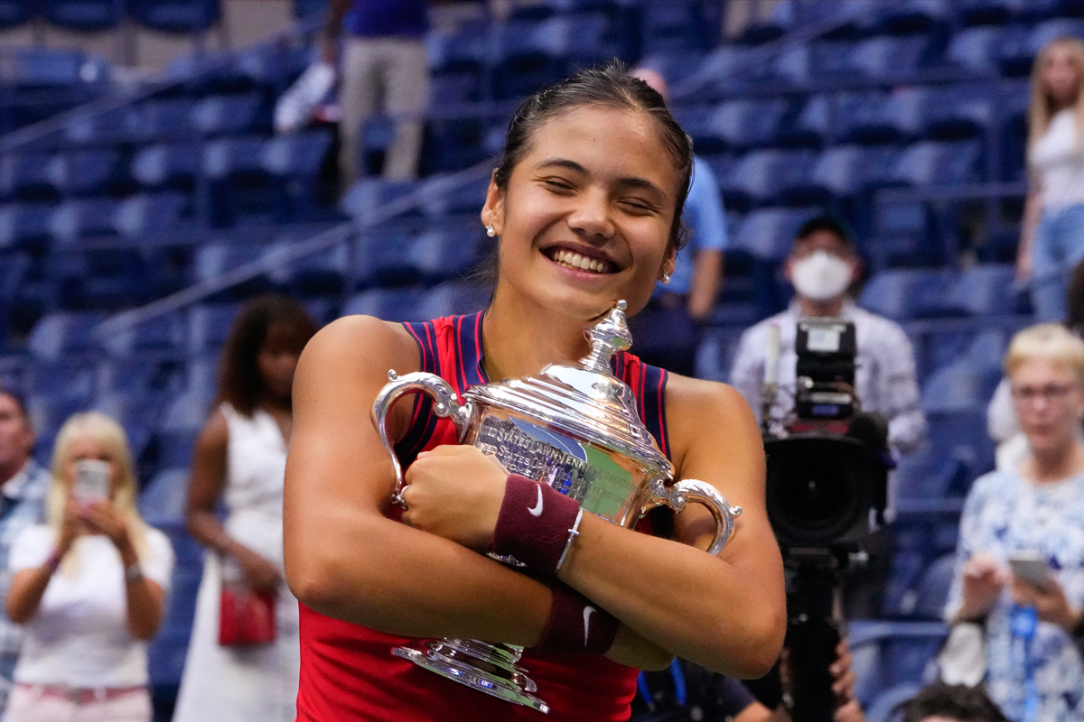 เบื้องหลังแชมป์ยูเอส โอเพ่น ของ ‘ราดูคานู’ นักเทนนิสวัย 18 ปีที่มาแรงสุดในเวลานี้ – สังคม