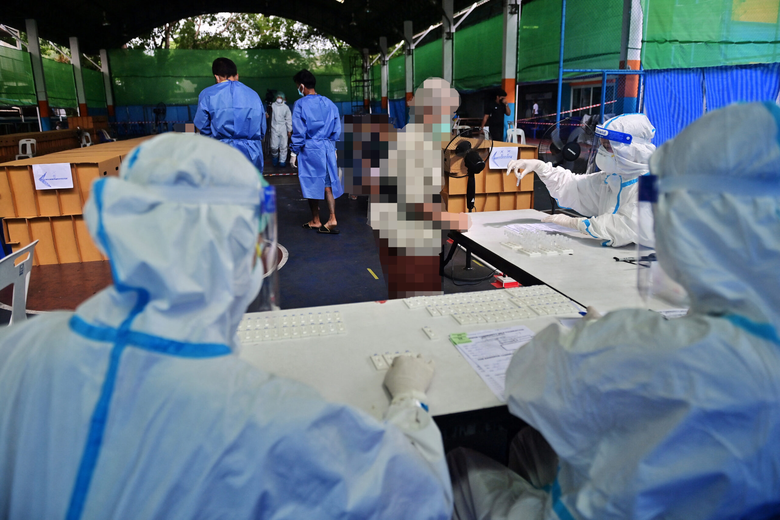 ศบค. พบป่วยโควิดวันนี้ (23 ต.ค.) 9,742 ราย เสียชีวิตอีก 74 คน