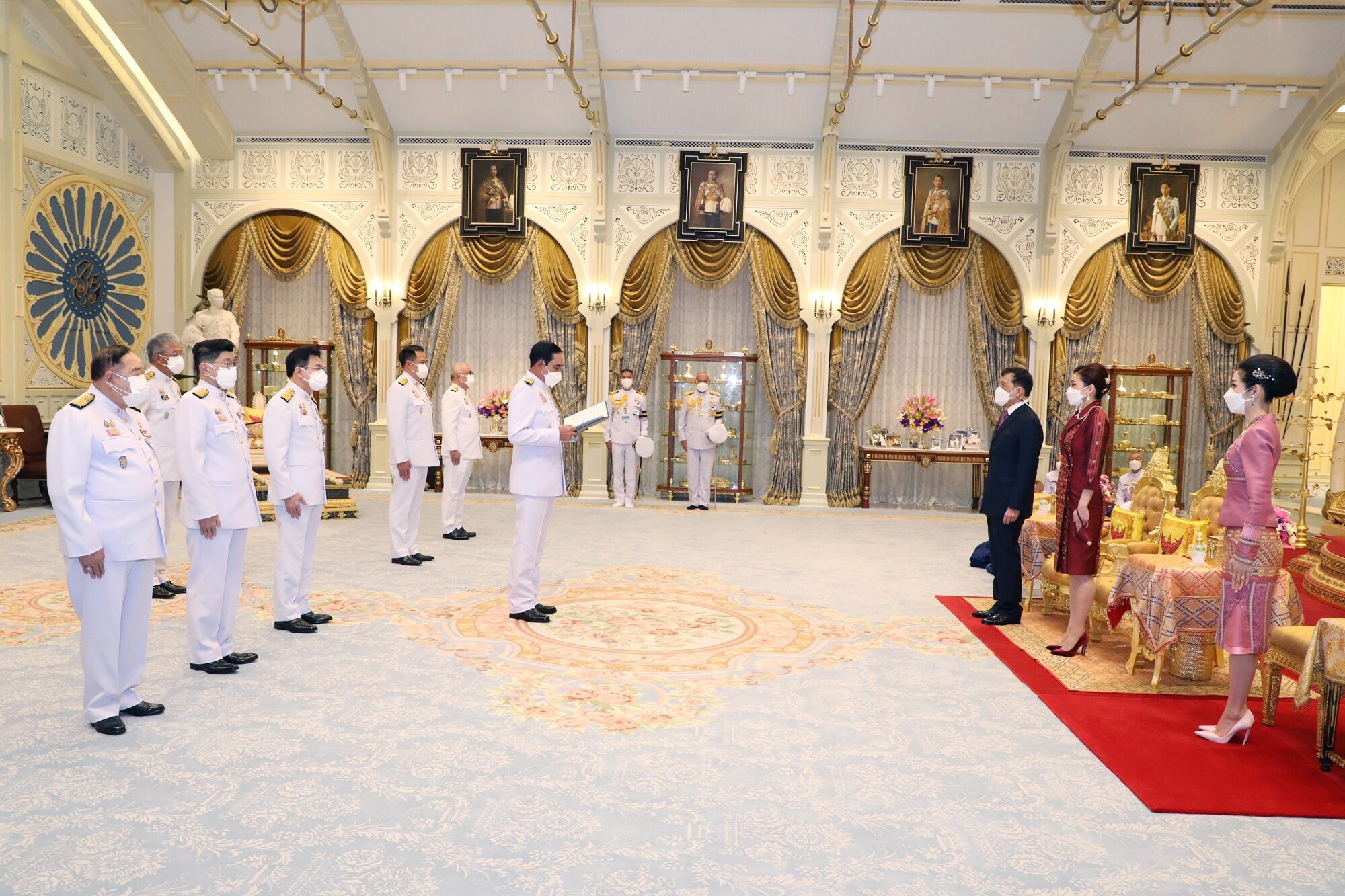 ในหลวง พระราชทานพระบรมราชวโรกาสให้ นายกฯ เฝ้าฯ ถวายเงินเพื่อสมทบทุนการศึกษา