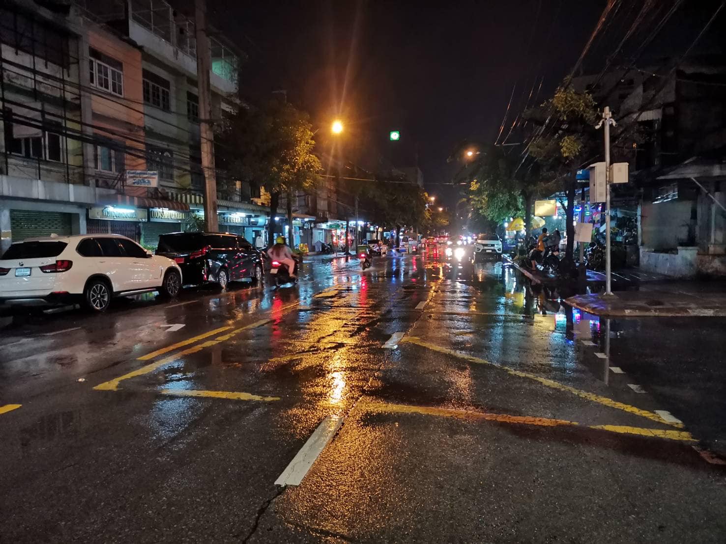 มีผลวันนี้ (1 ต.ค.) ผ่อนปรนกิจการ-ขยายเคอร์ฟิว พื้นที่แดงเข้ม 29 จังหวัด