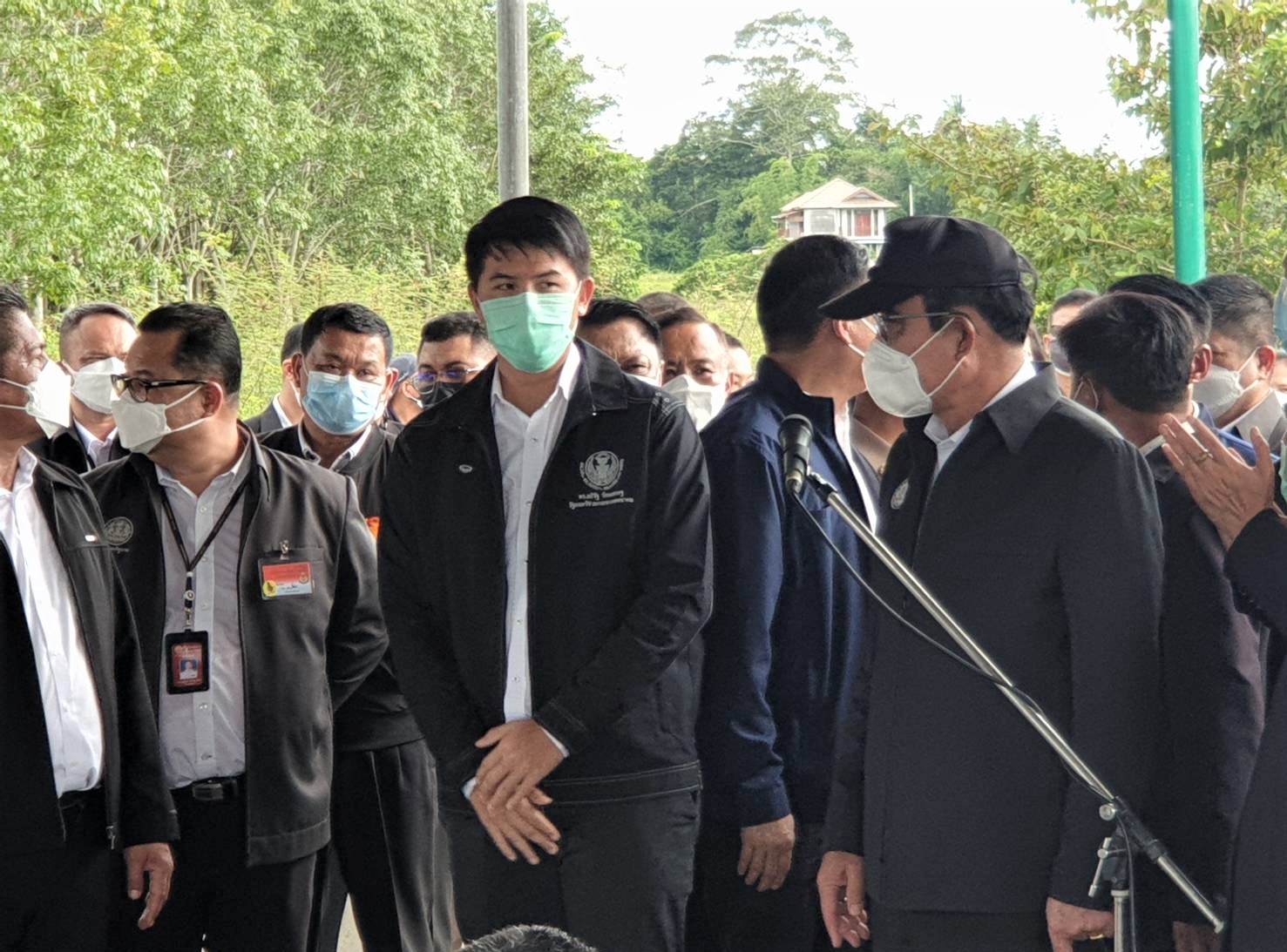 “ประยุทธ์-อธิรัฐ” ลงนครศรีธรรมราช เยี่ยมกรมเจ้าท่า-ตั้งศูนย์ช่วยน้ำท่วม