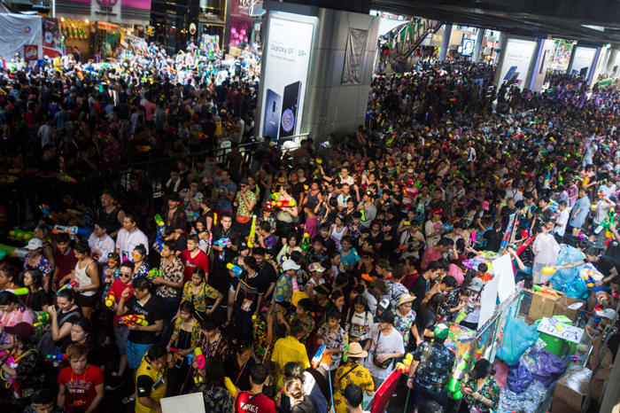 สีลม มหานครไนต์ไลฟ์ Weekday กำลังซื้อย่ำทำเลวันละ 7 แสนคน