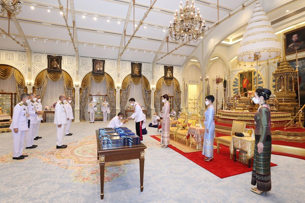 ในหลวง พระราชทานหนังสือสารานุกรมไทย สำหรับเยาวชน เล่มที่ 42