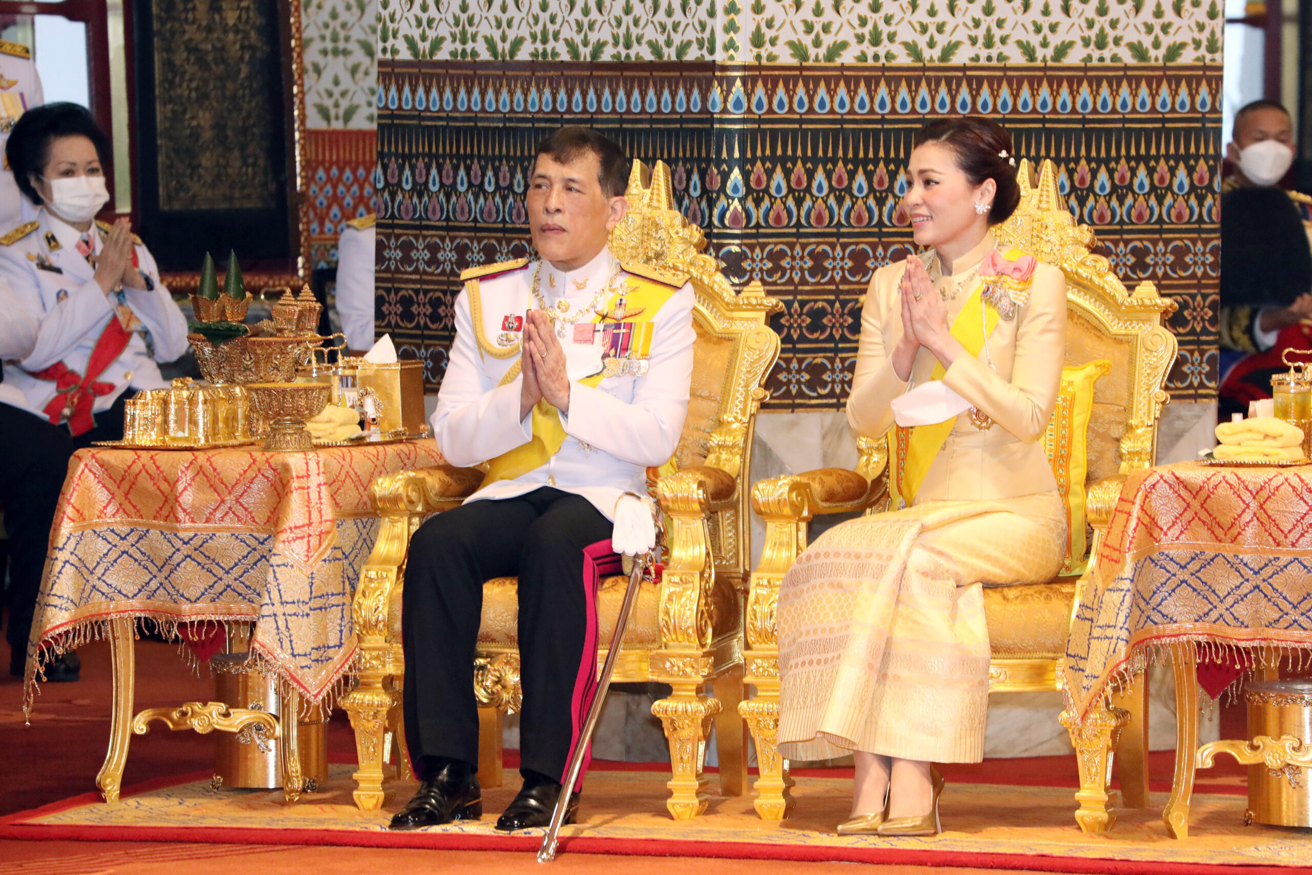 ในหลวง พระราชินี ทรงบำเพ็ญพระราชกุศลเนื่องในวันคล้ายวันสวรรคต รัชกาลที่ 9