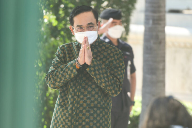 พล.อ.ประยุทธ์ จันทร์โอชา นายกรัฐมนตรีและรัฐมนตรีว่ากระทรวงกลาโหม พล.อ.ประยุทธ์ จันทร์โอชา นายกรัฐมนตรีและรัฐมนตรีว่ากระทรวงกลาโหม