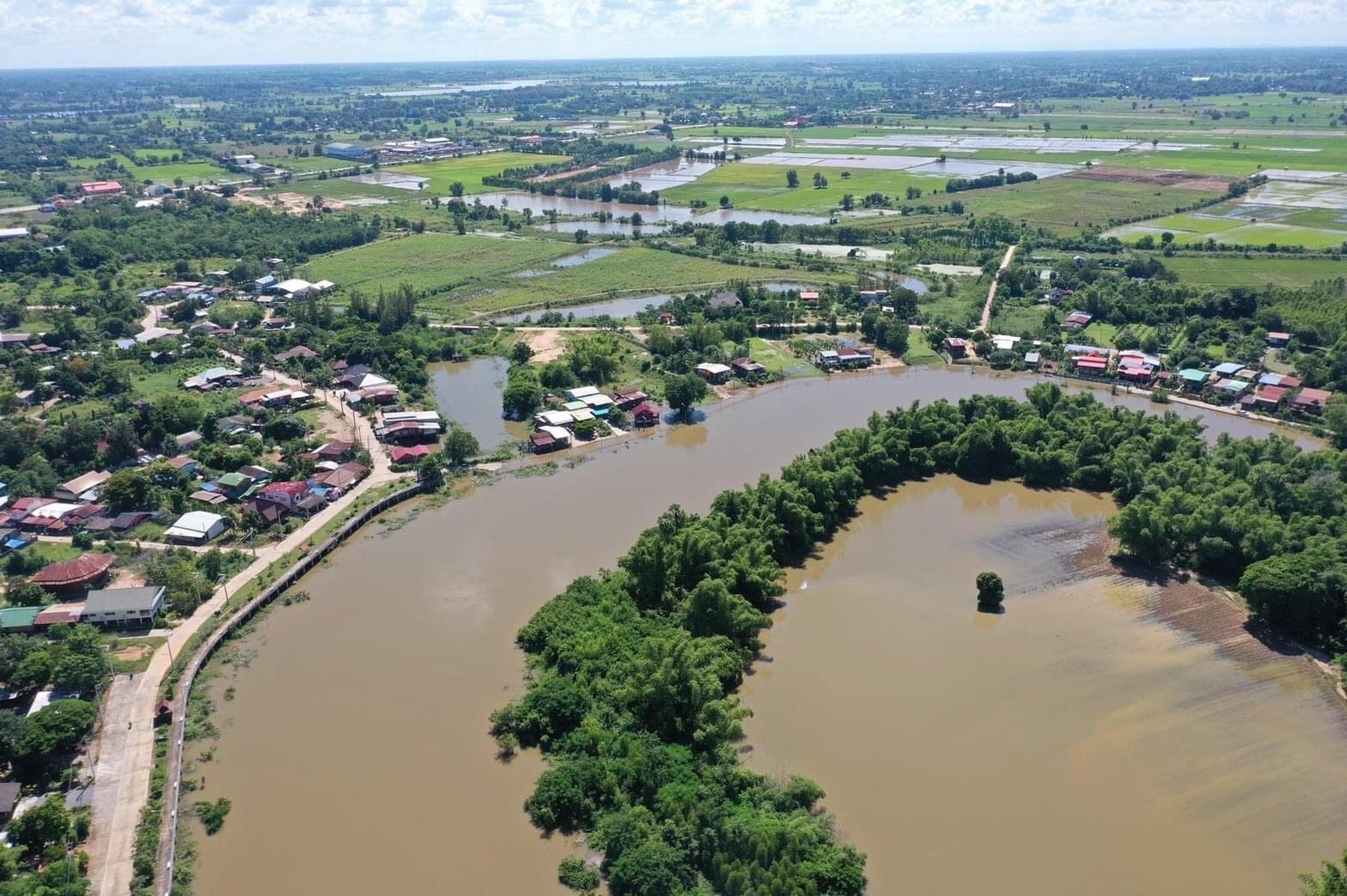 ชลประทานงัดทุกแผนผันเข้า 10 ทุ่งรับน้ำ เปิดประตูระบายผ่านคลองลัดโพธิ์ป้องท่วม กทม.