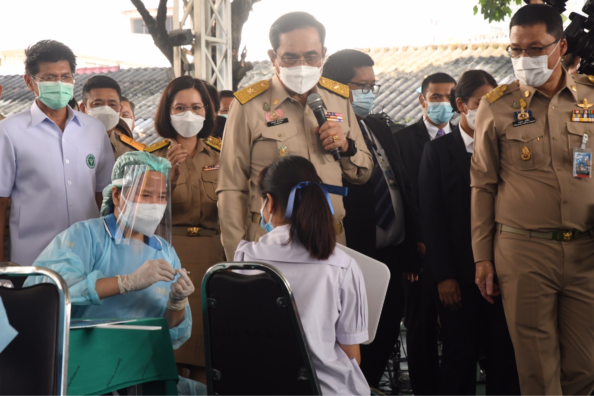 ประยุทธ์คิกออฟ ฉีดไฟเซอร์เด็กวันแรก ลั่นวัคซีนมีพอถึงปีหน้า