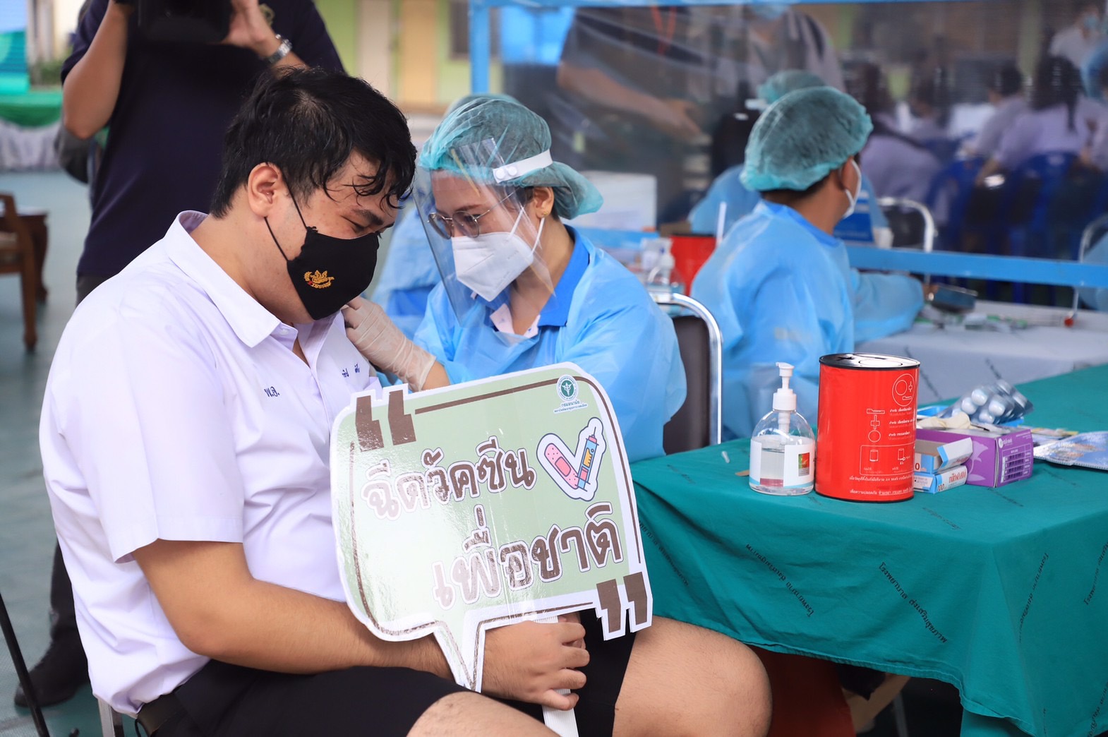 นักเรียนฉีดวัคซีนโควิด หากมีผลข้างเคียง สปสช.จ่ายสูงสุด 4 แสนบาท
