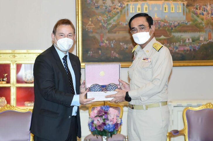 นายกฯ รับมอบยารักษาโควิดจากรัฐบาลเยอรมัน นายกฯ รับมอบยารักษาโควิดจากรัฐบาลเยอรมัน
