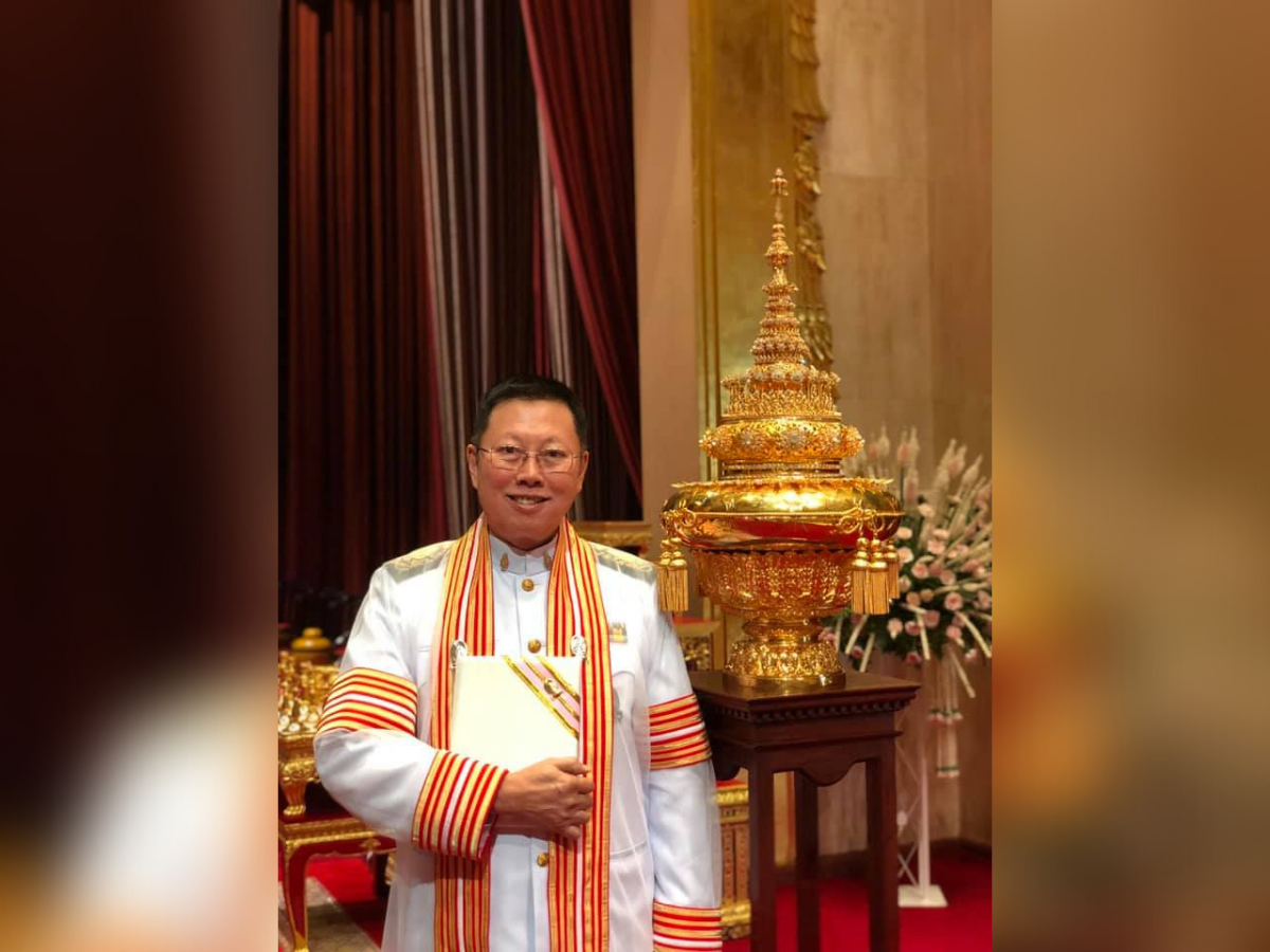 บวรศักดิ์โต้เนติวิทย์ อัญเชิญพระเกี้ยวสัญลักษณ์ศักดินา ตรรกะตื้นเขิน