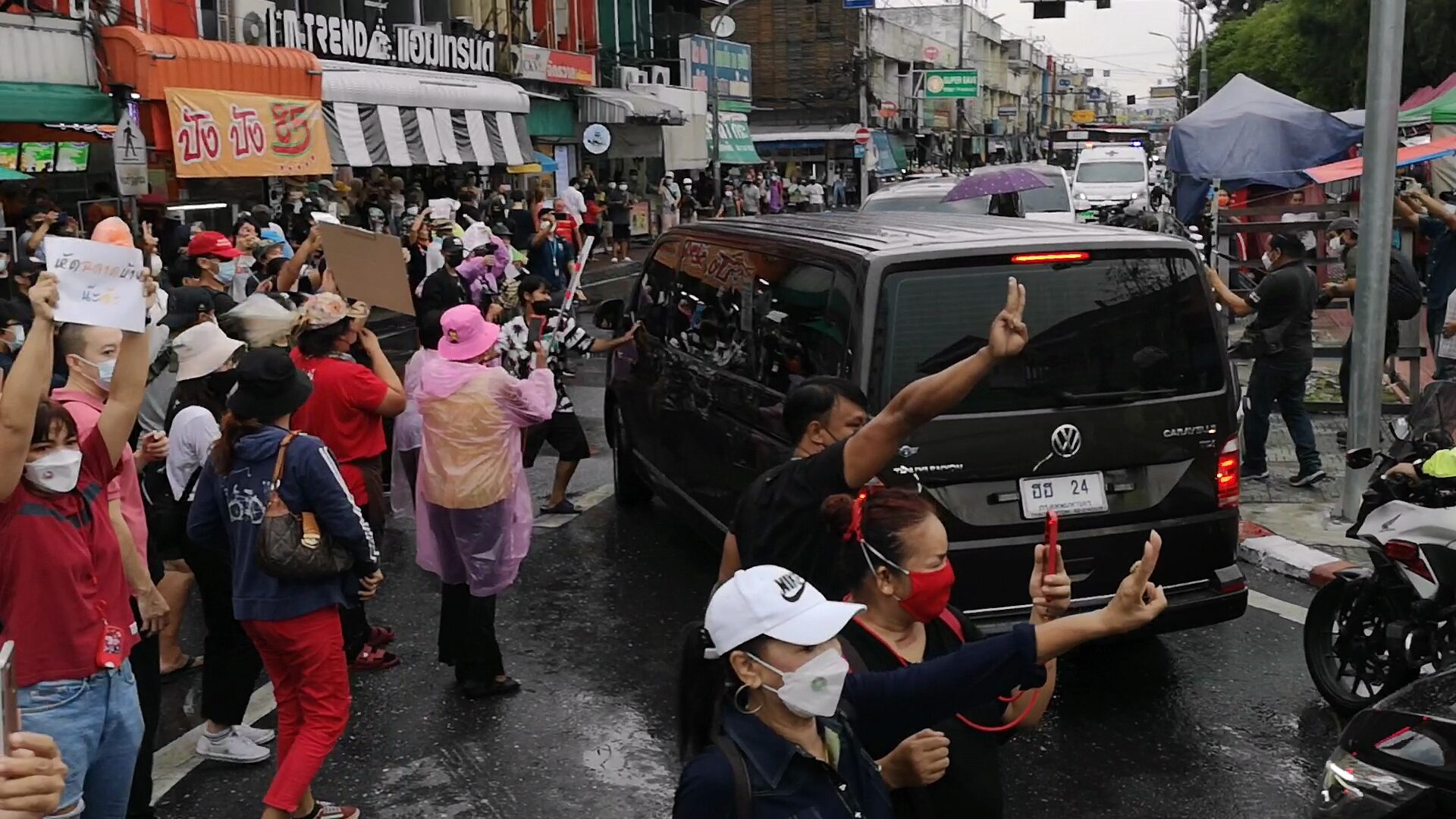 ธนกรติงม็อบขวาง “ประยุทธ์” โต้หนีปลาร้า แค่เลี่ยงกระทบกระทั่ง