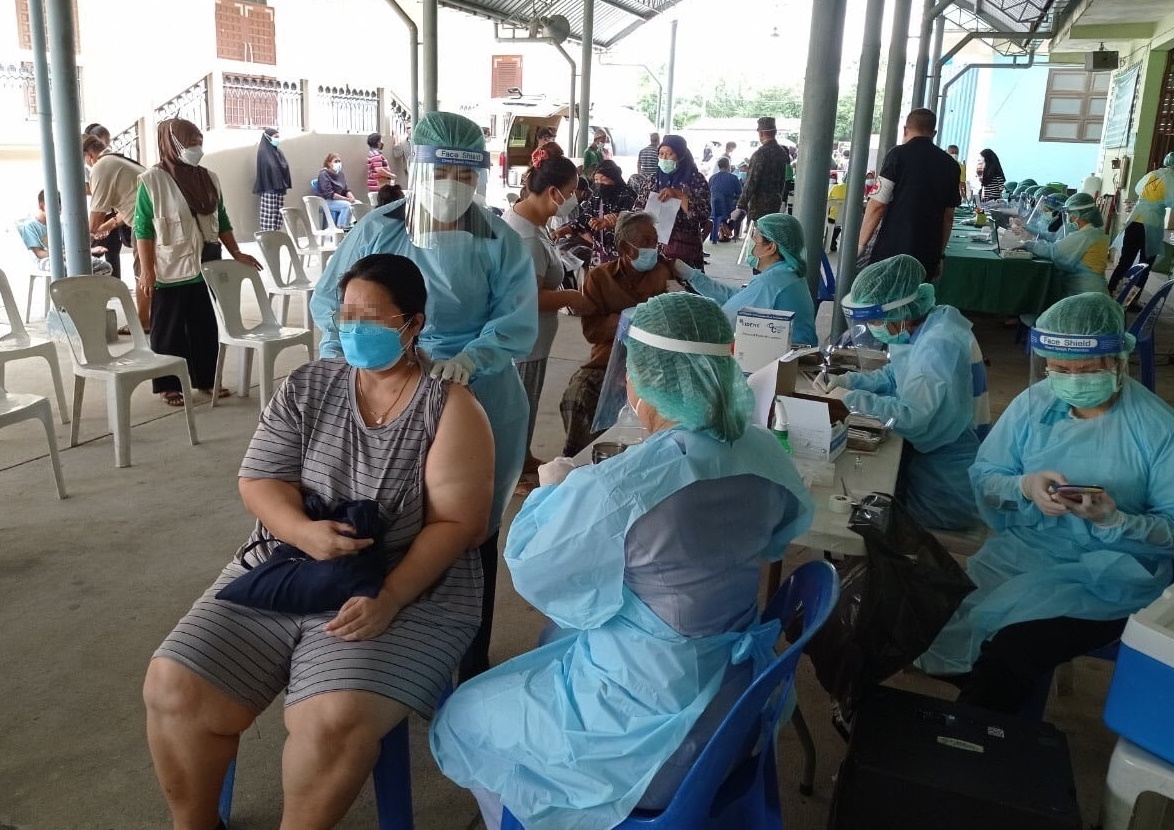 ศบค.พบผู้ติดเชื้อโควิดวันนี้ (15 ต.ค.) เพิ่ม 10,486 ราย เสียชีวิต 94 คน