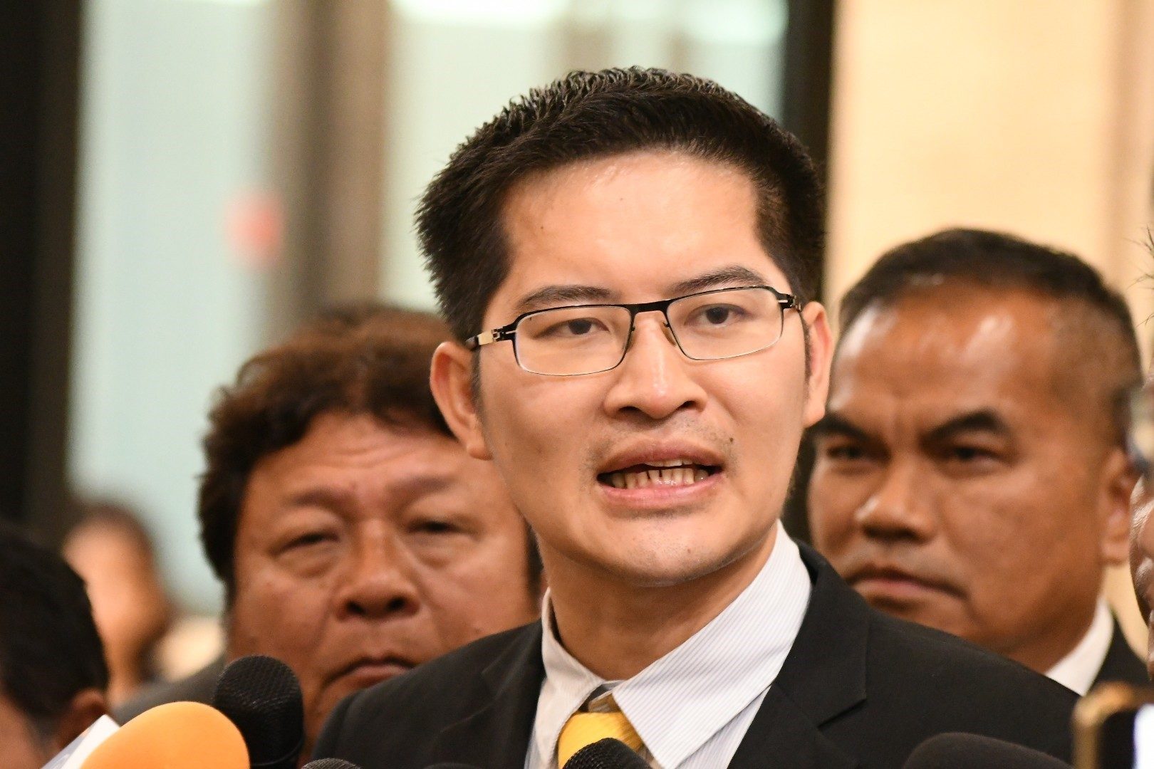 ออกหมายจับ “มงคลกิตติ์” ผิด พ.ร.บ.คอมพ์-หมิ่นประมาท อาจคุก 3 ปี