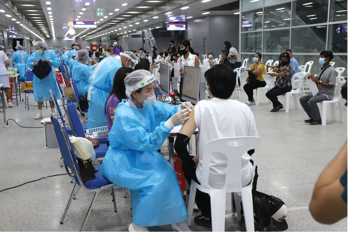 เศรษฐกิจไทยจะไปต่ออย่างไร เมื่อเราต้องอยู่กับ COVID อีกนาน ?