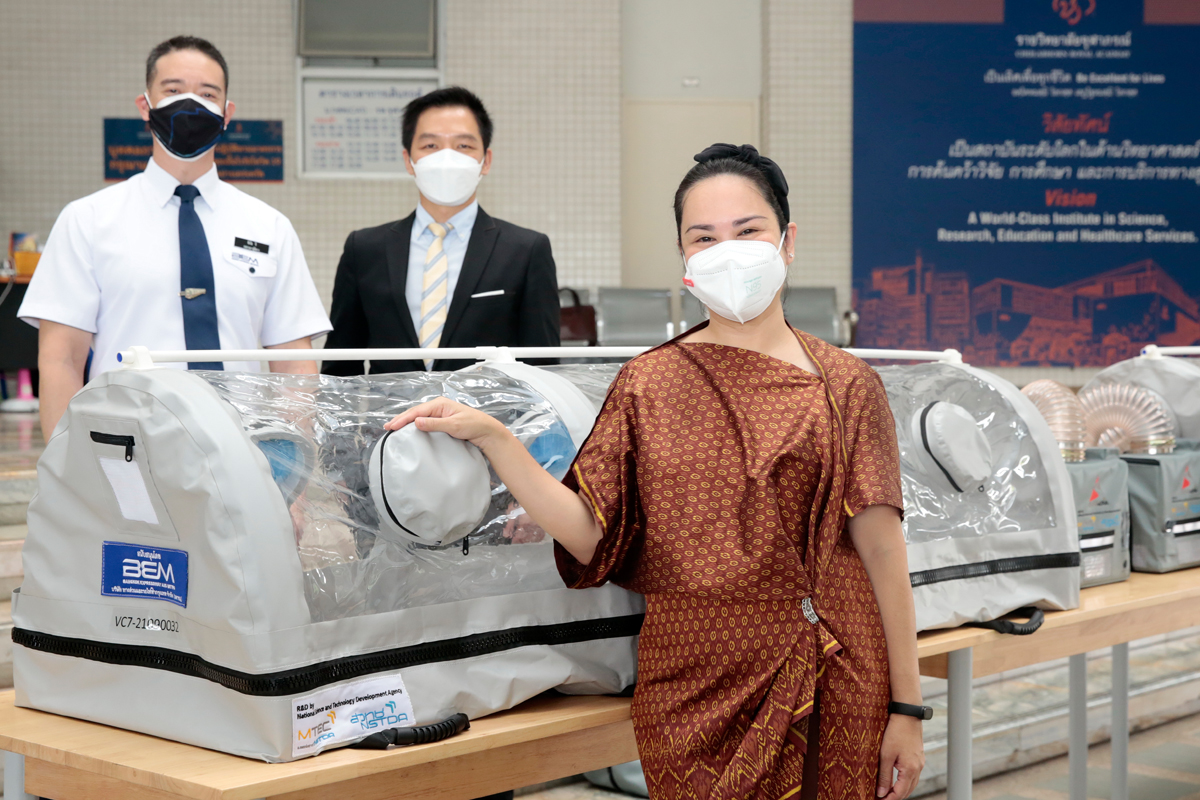 เครือมติชน-BEM มอบ ‘PETE เปลปกป้อง’ นวัตกรรมช่วย ‘ด่านหน้า’ สู้โควิด