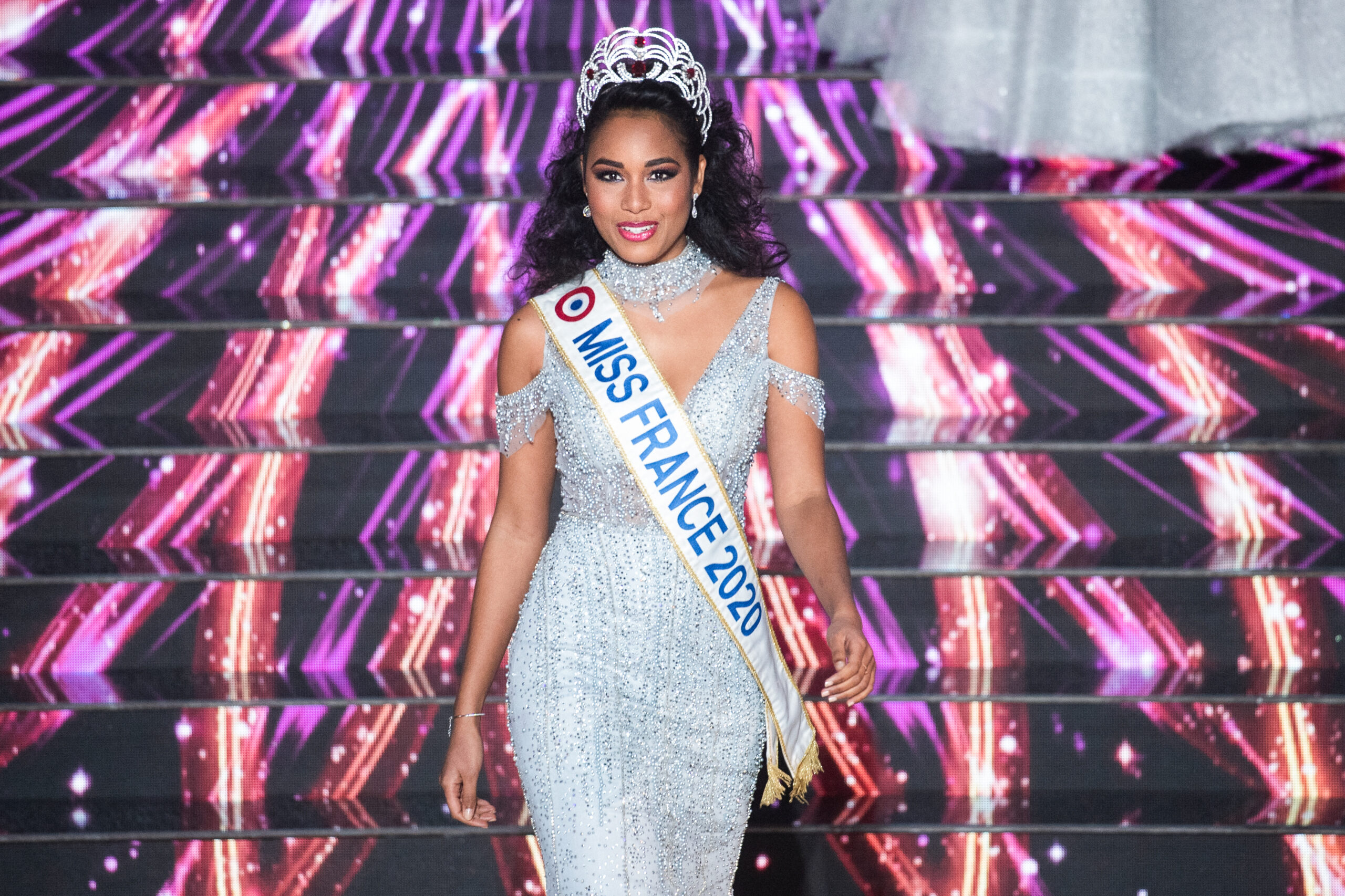 Miss Universe 2021 จัดประกวดตามเดิม แม้นางงามฝรั่งเศสติดโควิด