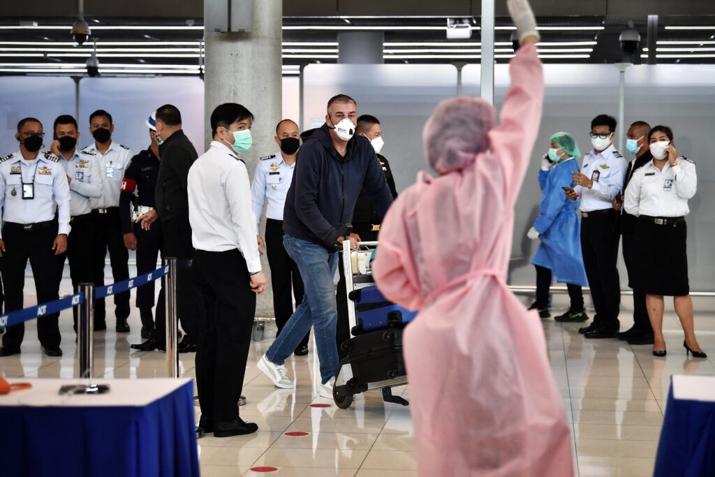 เปิดประเทศวันแรก ต่างชาติถยอยเข้าไทย