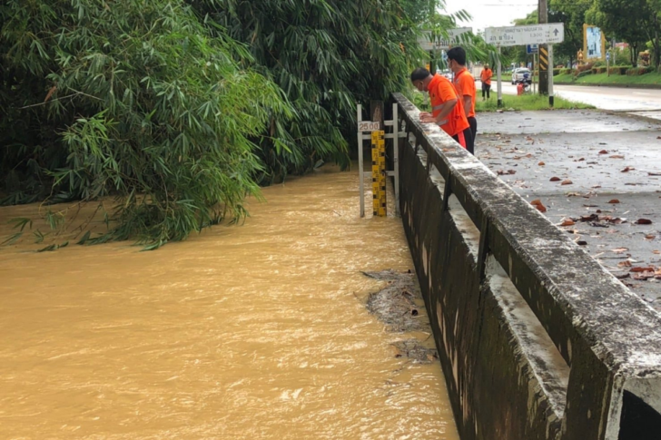 ปภ. เผย สถานการณ์น้ำท่วม 10 จังหวัดยังอ่วม